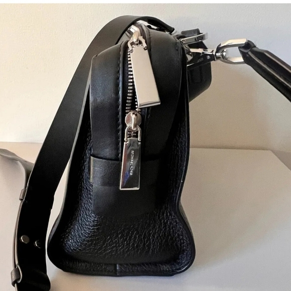 Michael Kors INGRID Medium Shoulder Black Leather Handbag - Picture 2 of 8